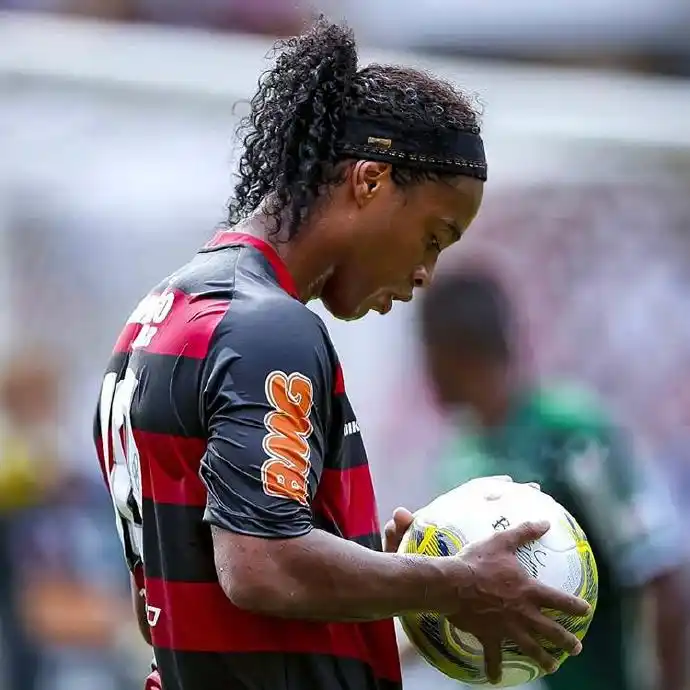 巴萨面临着 巴萨面临着